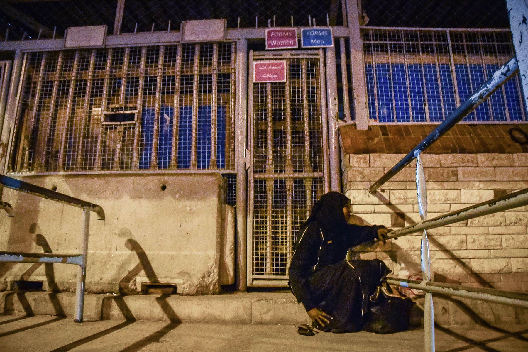 مفوضية اللاجئين: لن نقدم المساعدة بدون موعد مسبق … واللاجئين/ات: لا نتلقى رد على البريد أو مكالمتنا لتحديد مواعيد
