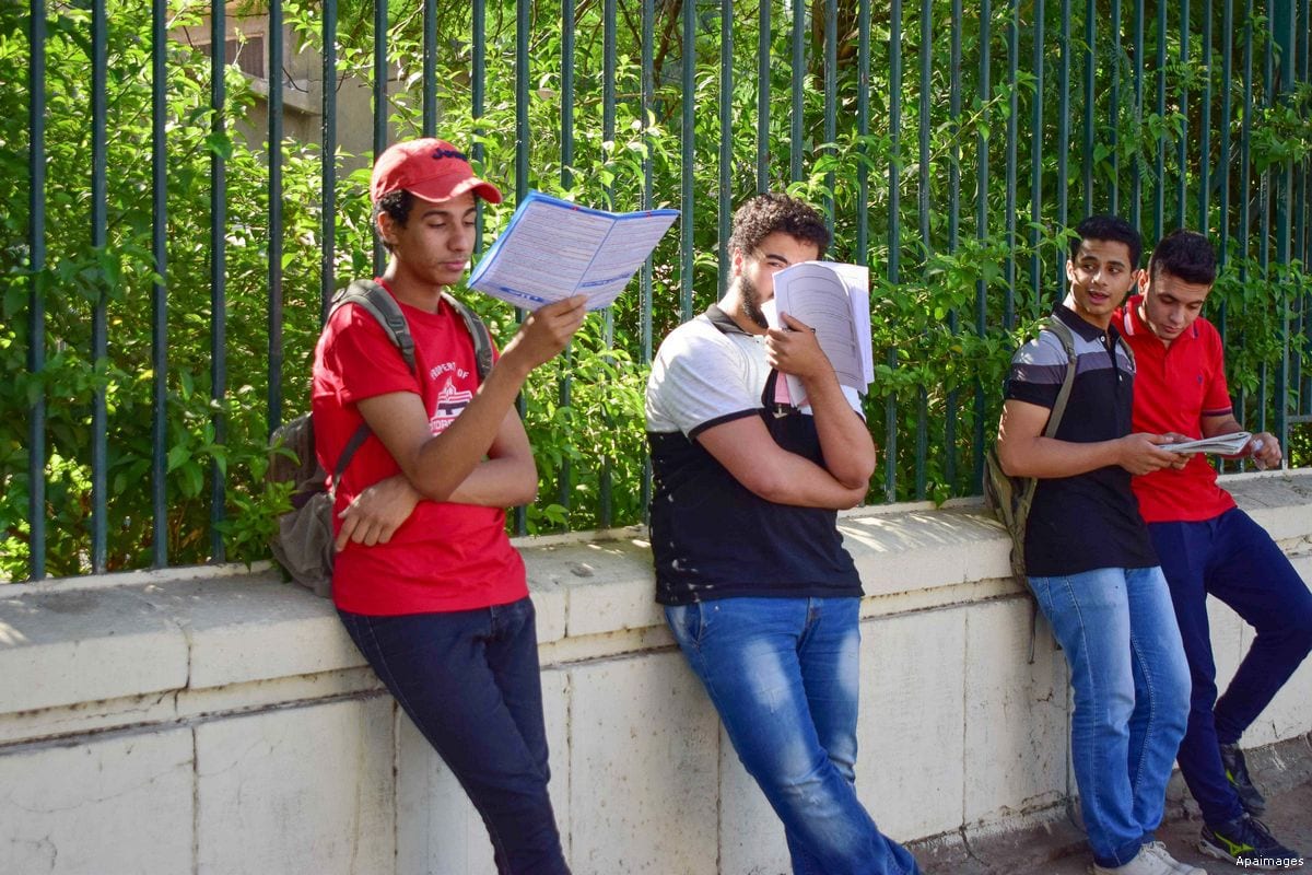 “برنامج تعويضي” لدعم الطلبة والطالبات اللاجئين بالصف الثالث الثانوي للقسمين العلمي والأدبي