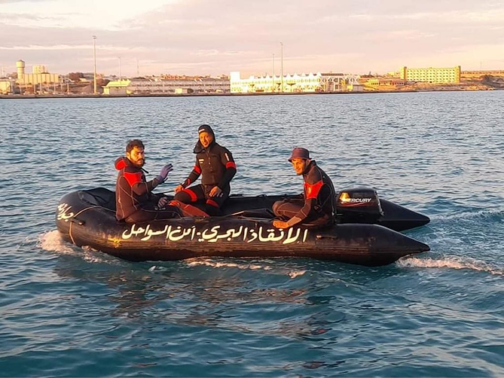 الصورة: عمليات البحث عن المفقودين، أمس الإثنين. فرع الادارة العامة لأمن السواحل طبرق الرسميه ©