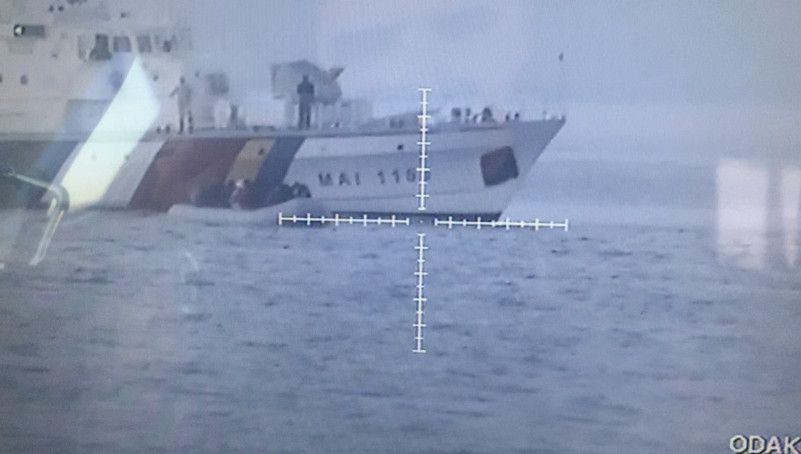 الصورة: السفينة MAI 1103 التابعة لفرونتكس وهي تمنع المهاجرين من الوصول إلى اليونان. خفر السواحل التركي ©