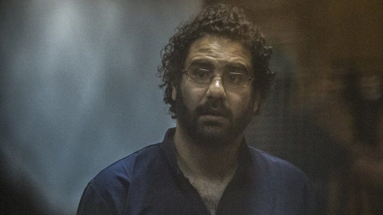 حياة علاء عبد الفتاح في خطر جسيم | طالبوا مصر بالإفراج الفوري عنه