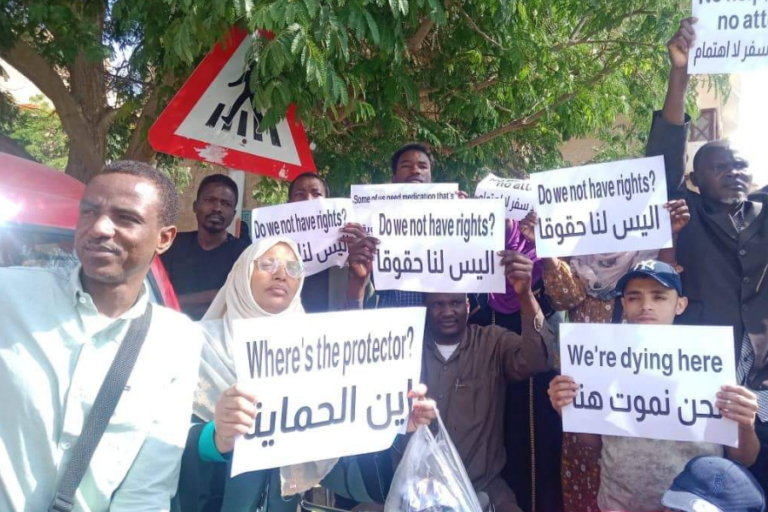 الصورة: اللاجئون في مصر في وقفة احتجاجية. (وسائل التواصل الإجتماعي)