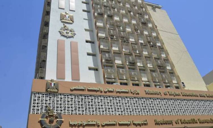 على الحكومة المصرية ووزير التعليم العالي ورؤساء الجامعات استخدام صلاحيتهم القانونية في إعفاء الطلبة الفلسطينية من قطاع غزة من كافة المصروفات الدراسية