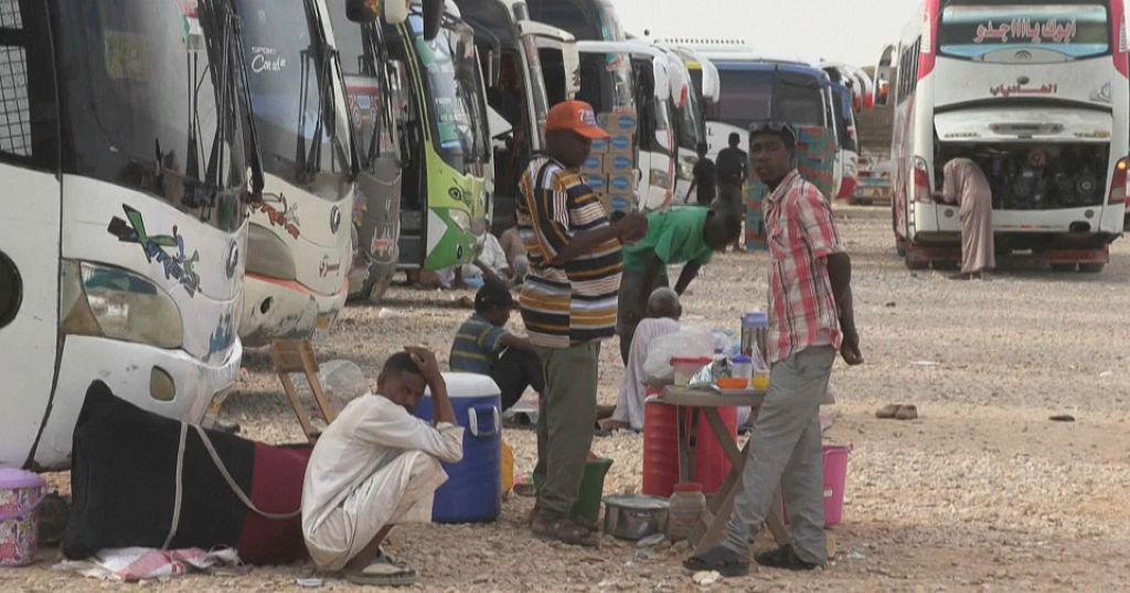 Photo: Sudanese refugees stranded at the border with Egypt - © Rédaction Africanews